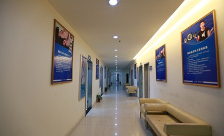 門(mén)診部走廊